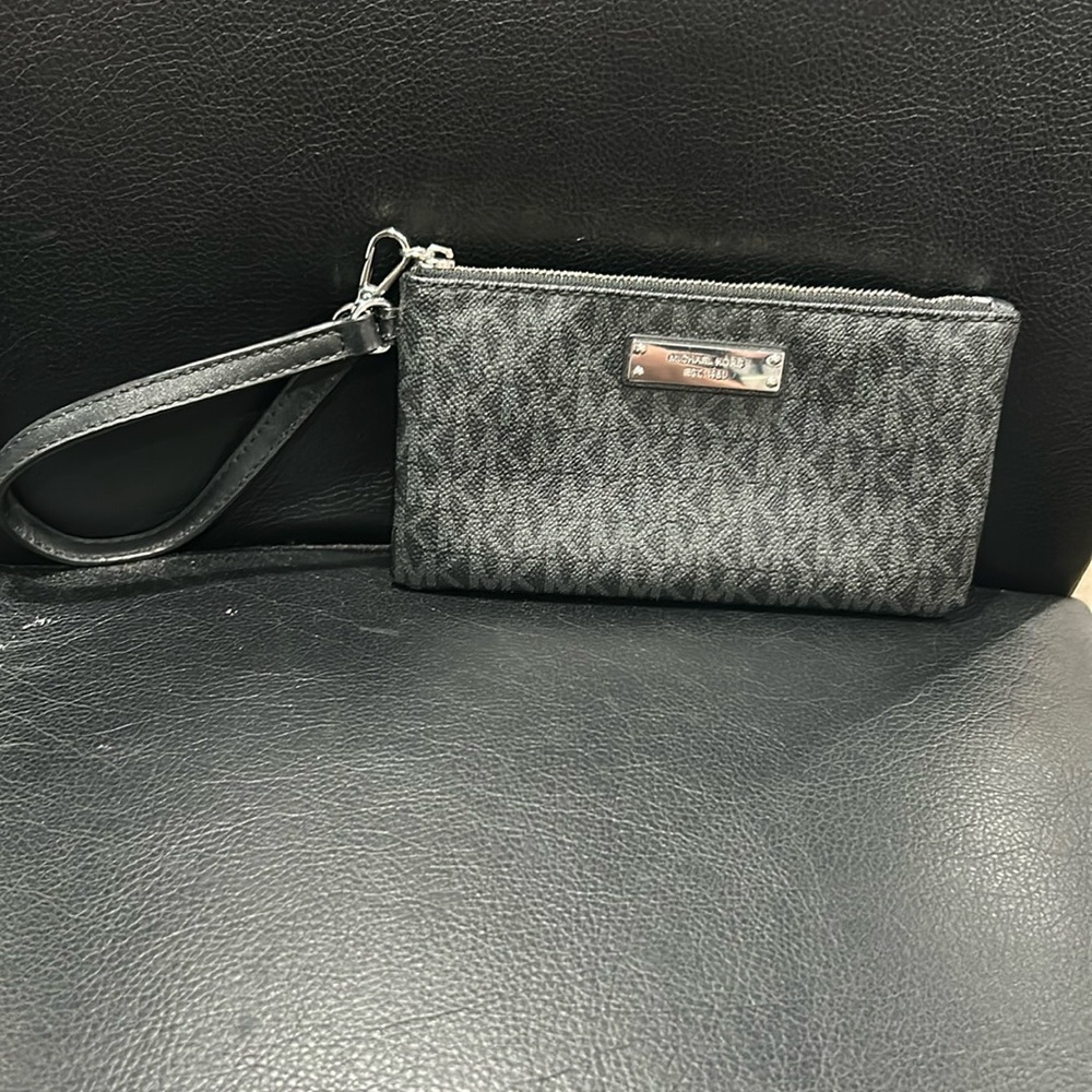 910.‎ Michael Kors Black Wristlet